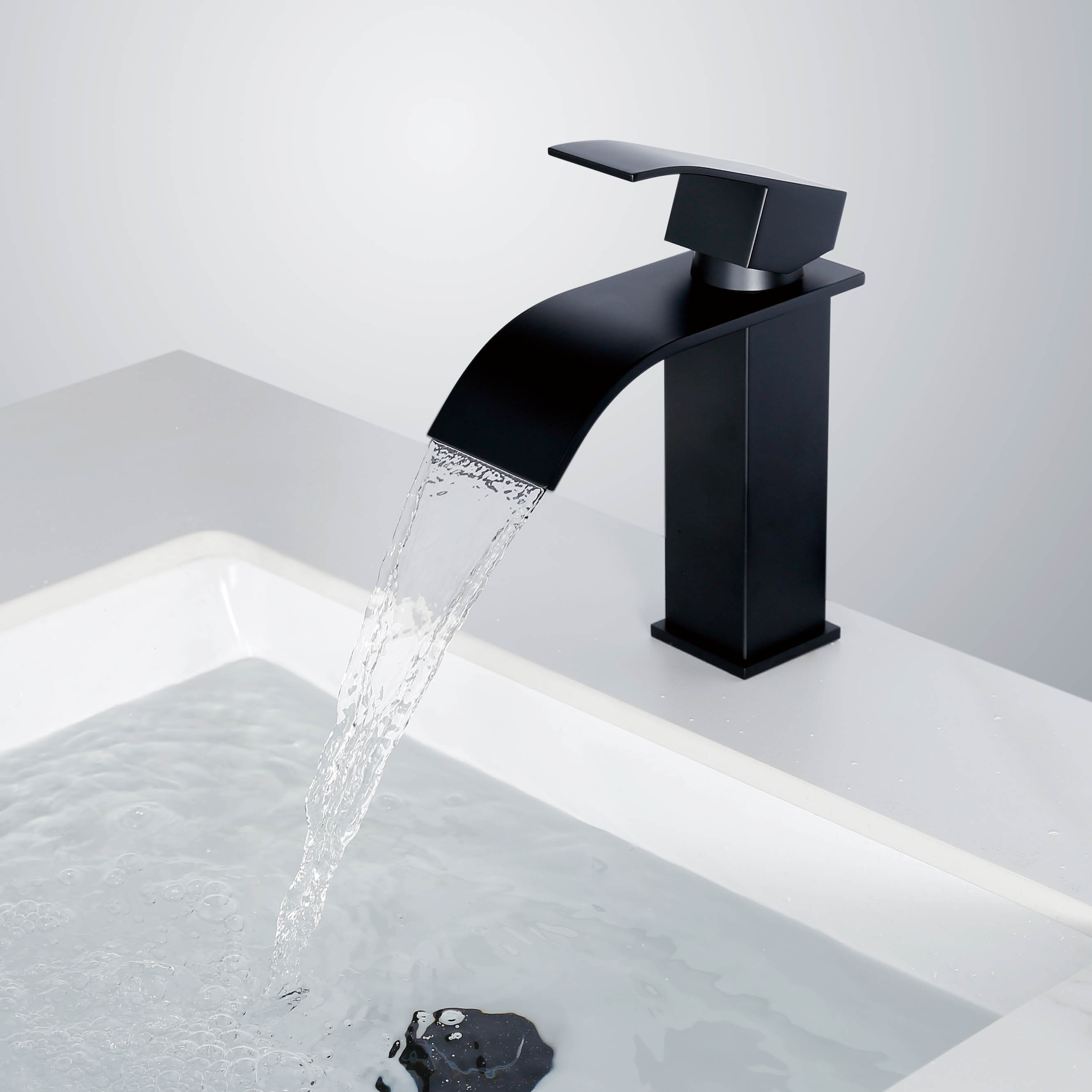 Robinets de bassin de salle de bain noirs en gros de l'usine pour une utilisation dans les hôtels