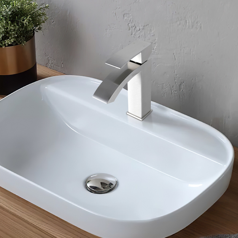 Slydless en acier inoxydable Modern Waterfall Room de salle de bain robinet monocytume Basin de mixage à eau froide chaude