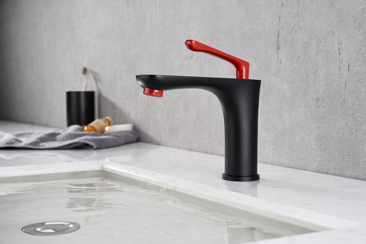 robinets de salle de bains chrom&eacute;s