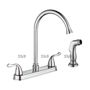 Robinet de cuisine chaude et froide. 