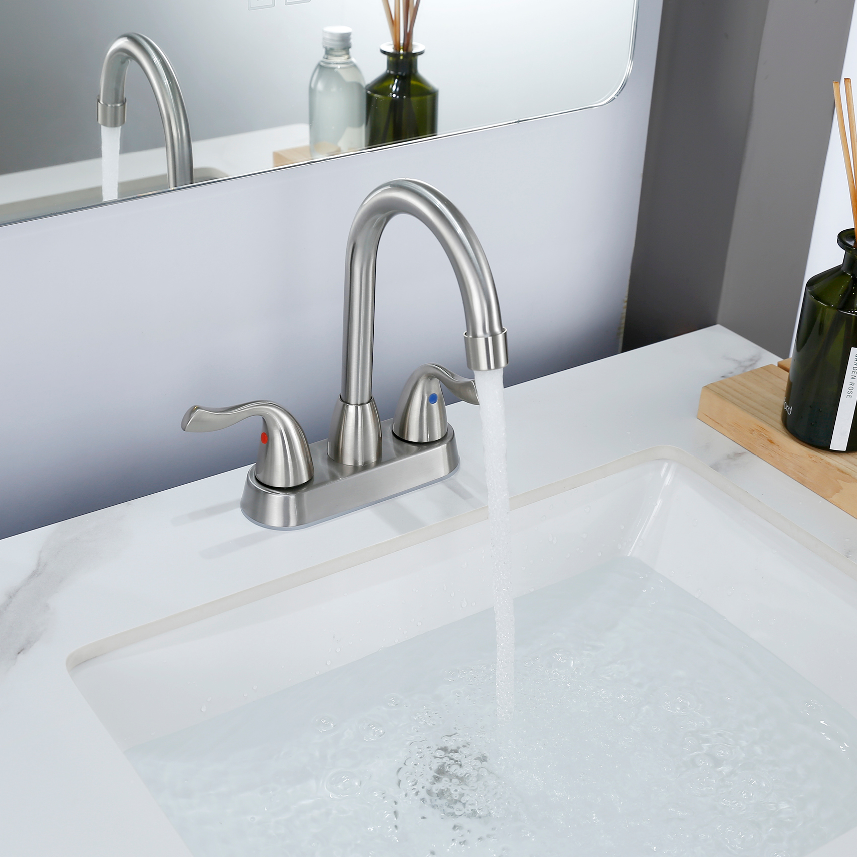 Sly Hot vend des robinets d'évier à utiliser dans les salles de bains à la maison