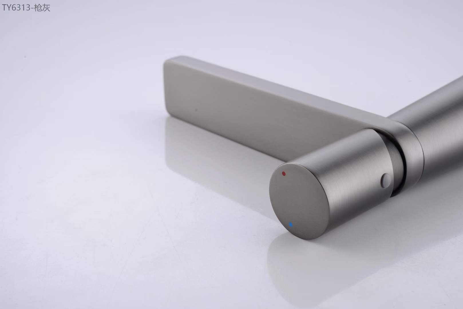 robinets de salle de bains muraux