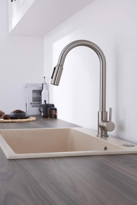 Filtre d'eau sournois 304 Nickel brossé Trayer vers le bas du robinet de cuisine 3 voies