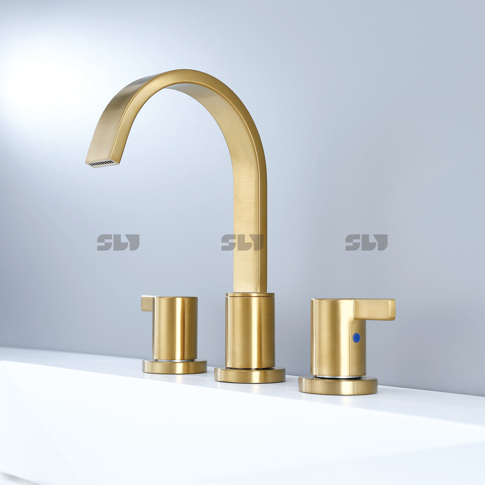 Sly China Fournisseur Luxury Brossed Gold Basin Basin Taps Robinet de salle de bain répandu