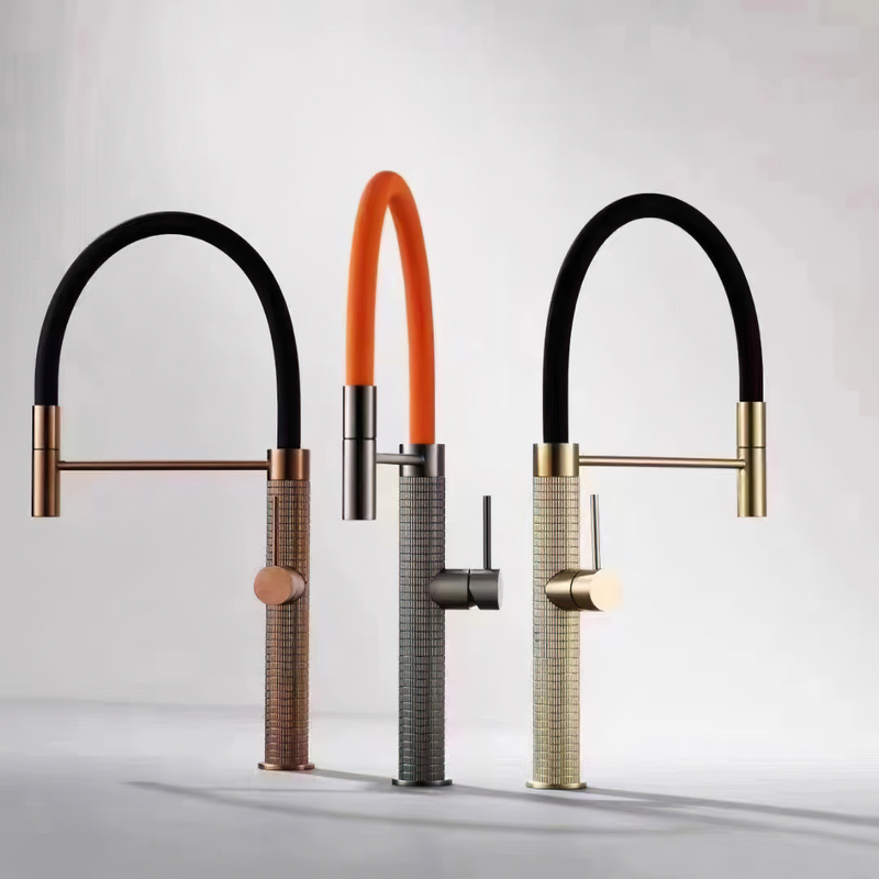 Huile sournoise brossée Zr Gold Cuisine Faucet Sauveau d'eau chaude et froide robinet de cuisine froide