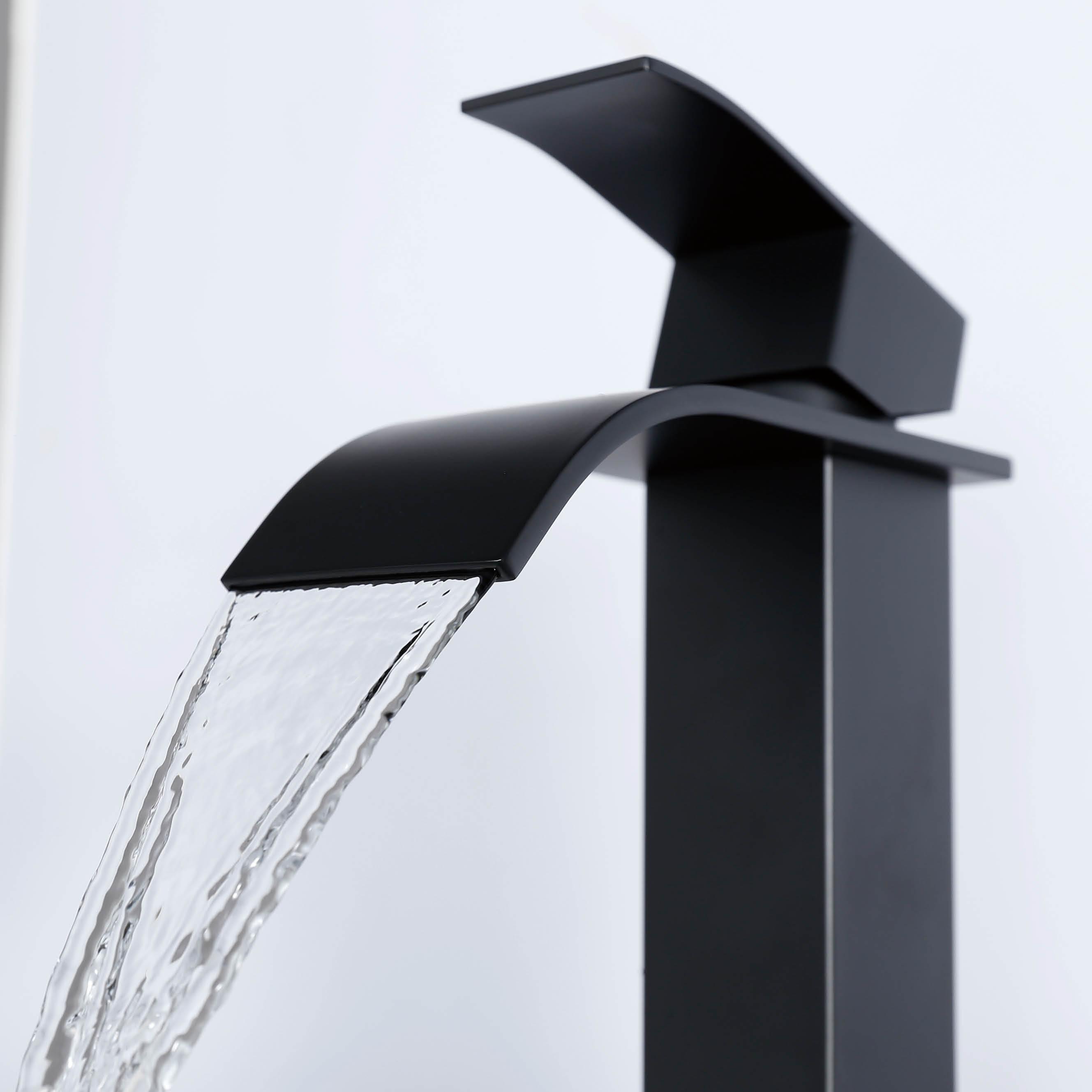 Robinets de bassin de salle de bain noirs en gros de l'usine pour une utilisation dans les hôtels