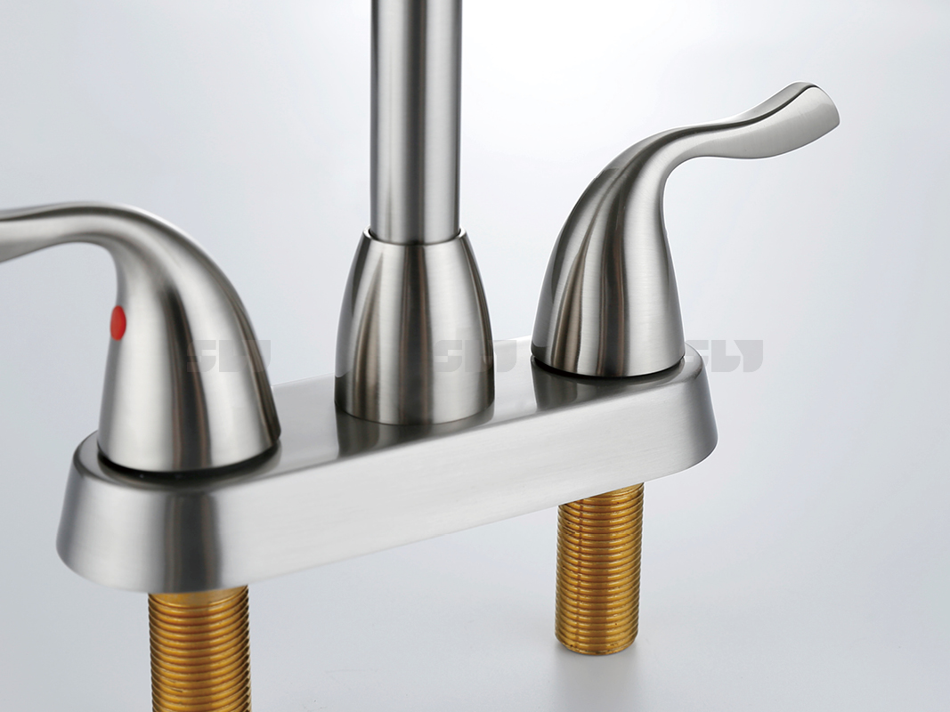 robinets de salle de bain en nickel bross&eacute;