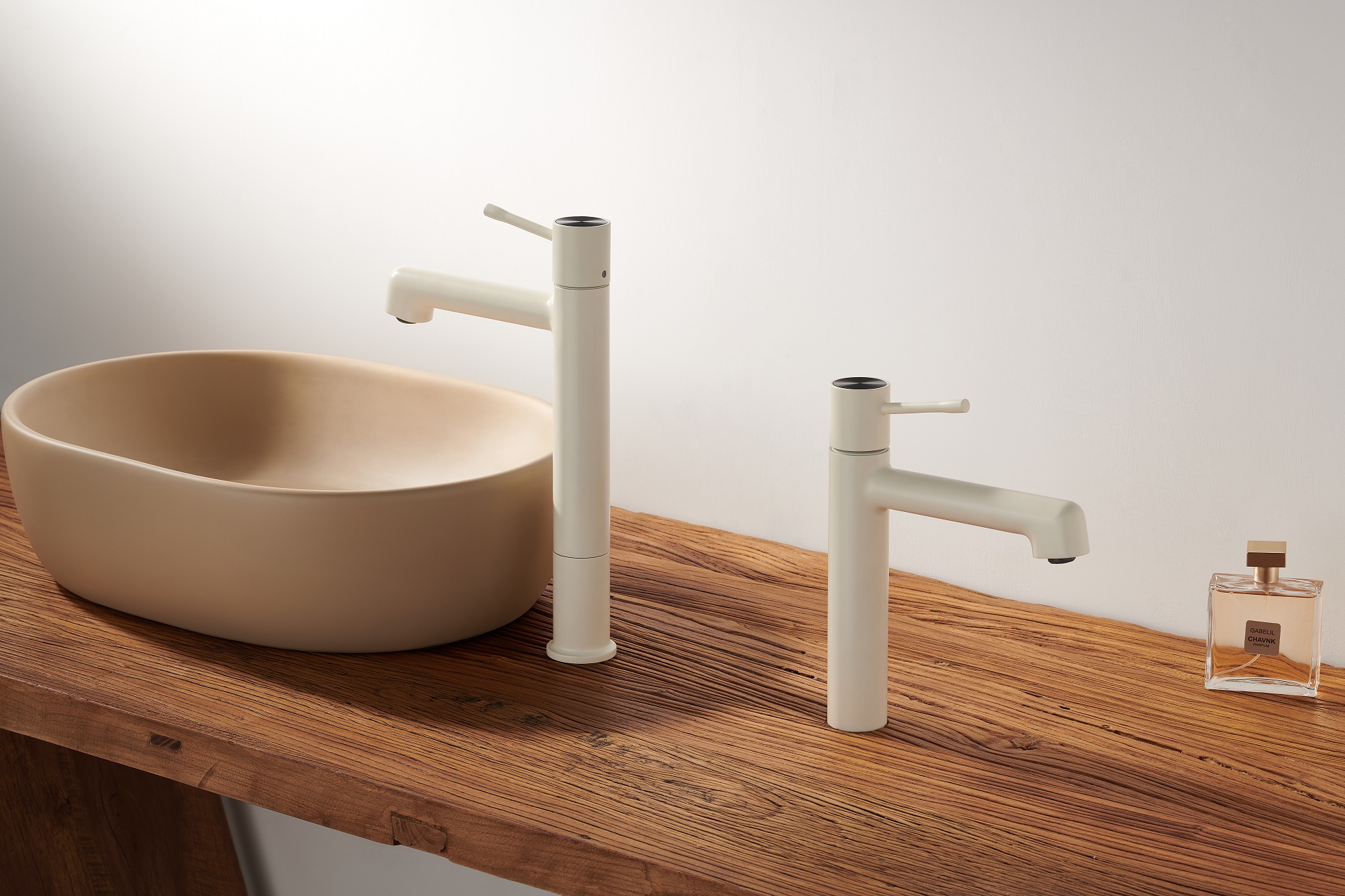 Brasse en laiton blanc meilleur prix simple levier simple et à eau froide mélangeur d'eau de salle de bain bassin de salle de bain