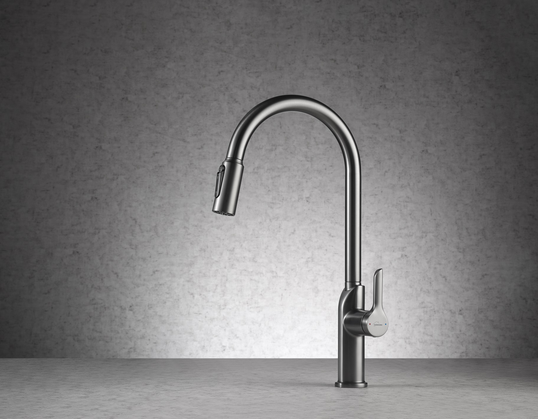 Tirez vers le bas des robinets de cuisine