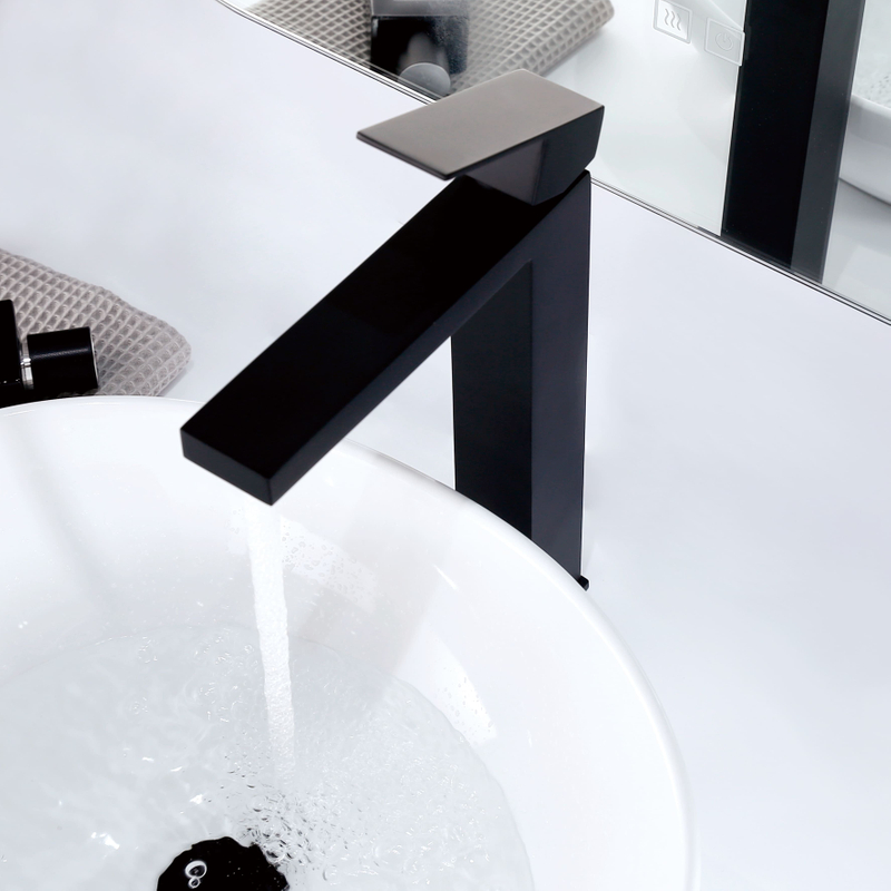 Robinet de bassin simple de meilleure qualité noire de meilleure qualité Bathoir de la salle de bain