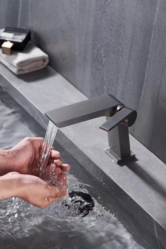 robinets de salle de bains en laiton