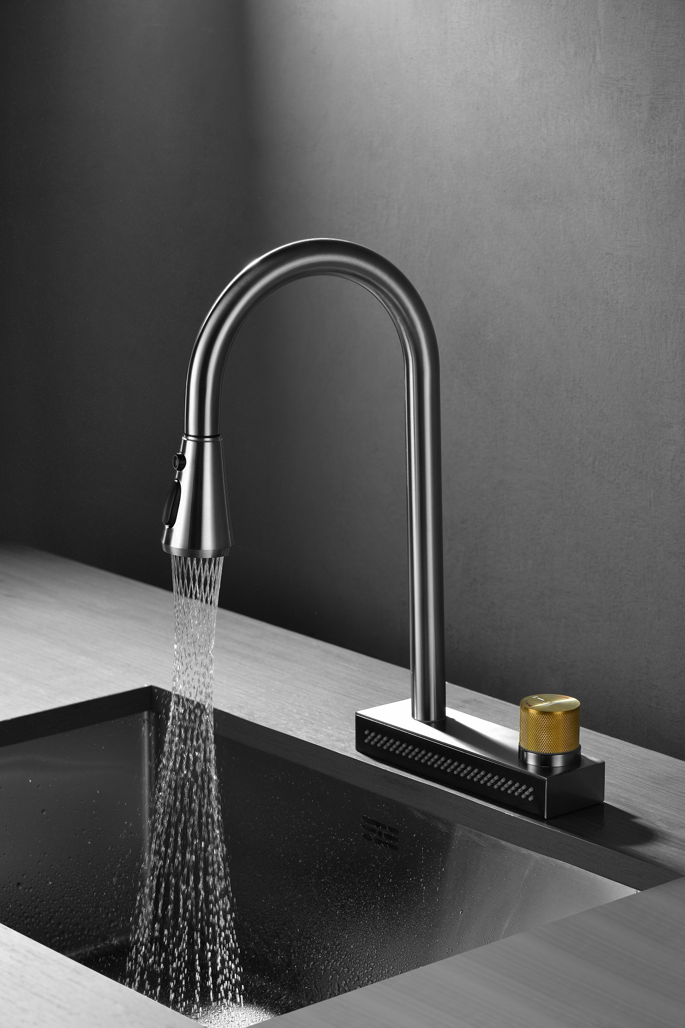 robinet d'&eacute;vier de cuisine noir