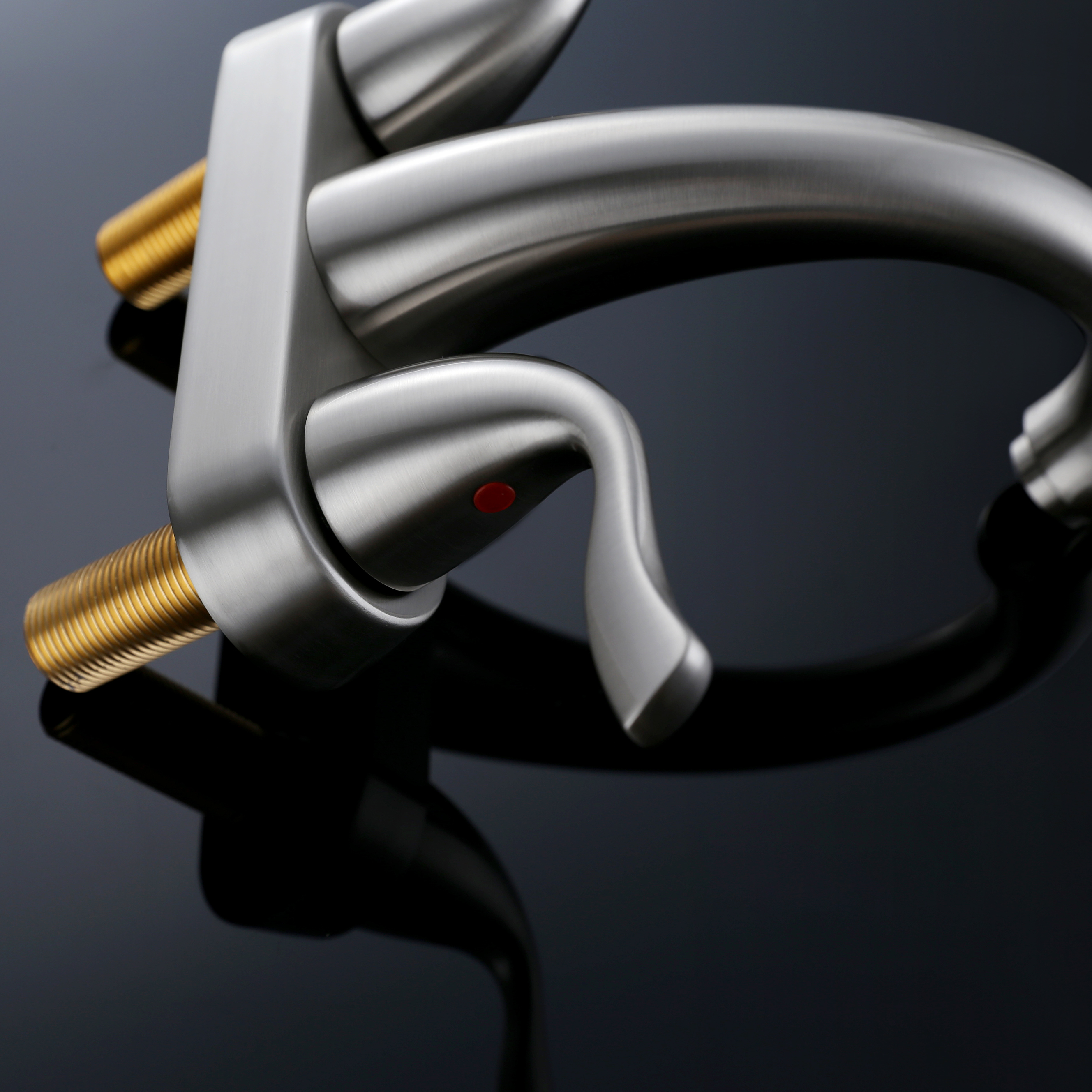 robinet d'&eacute;vier ancien