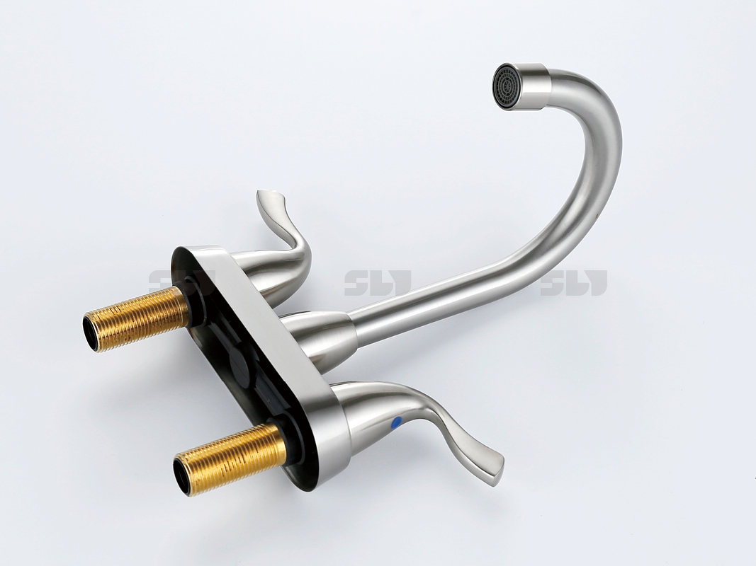 Robinet &agrave; deux poign&eacute;es