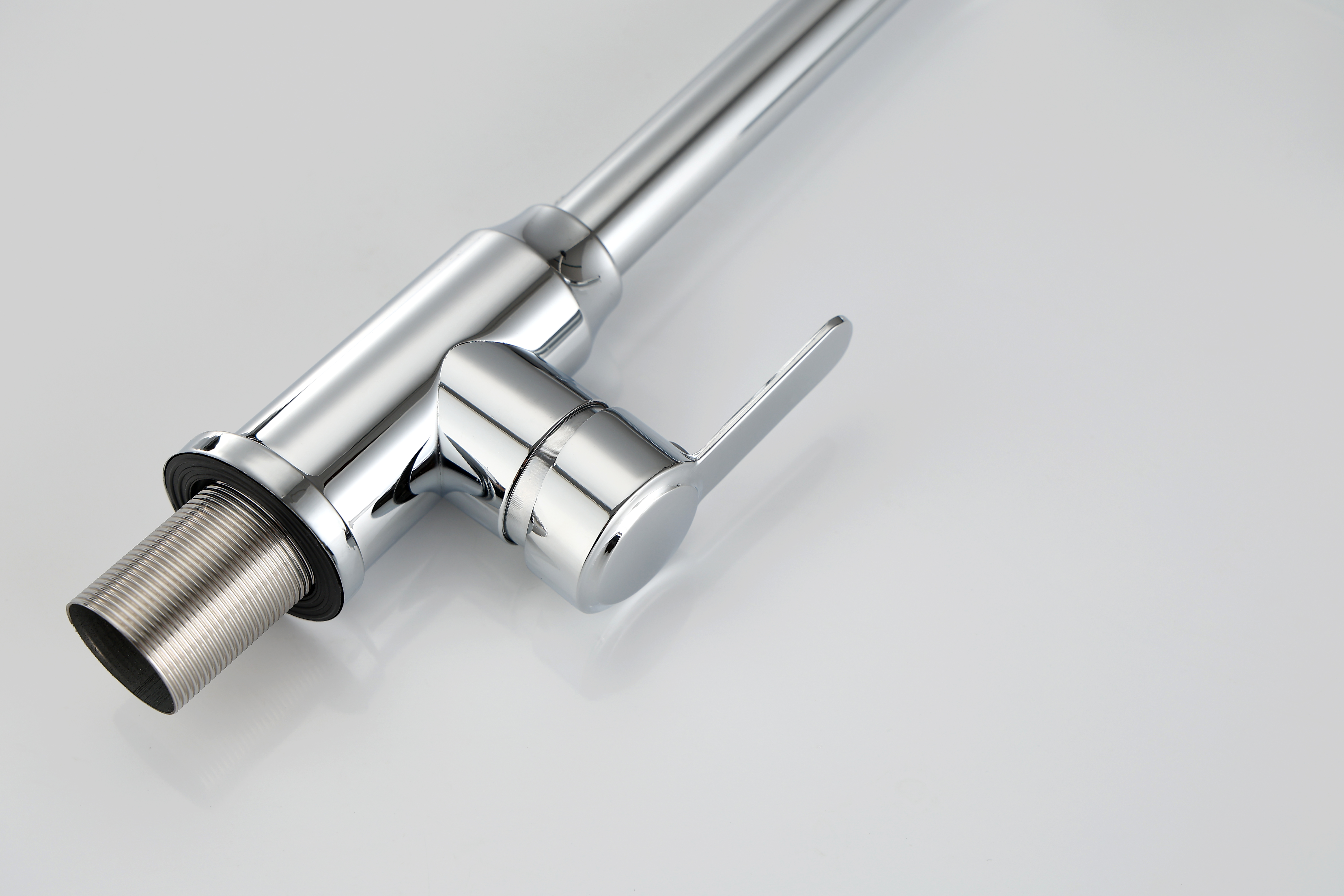 &Eacute;vier de cuisine et robinet 