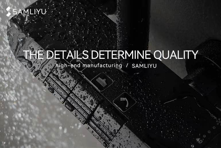 syst&egrave;me de douche noir mat avec douchette