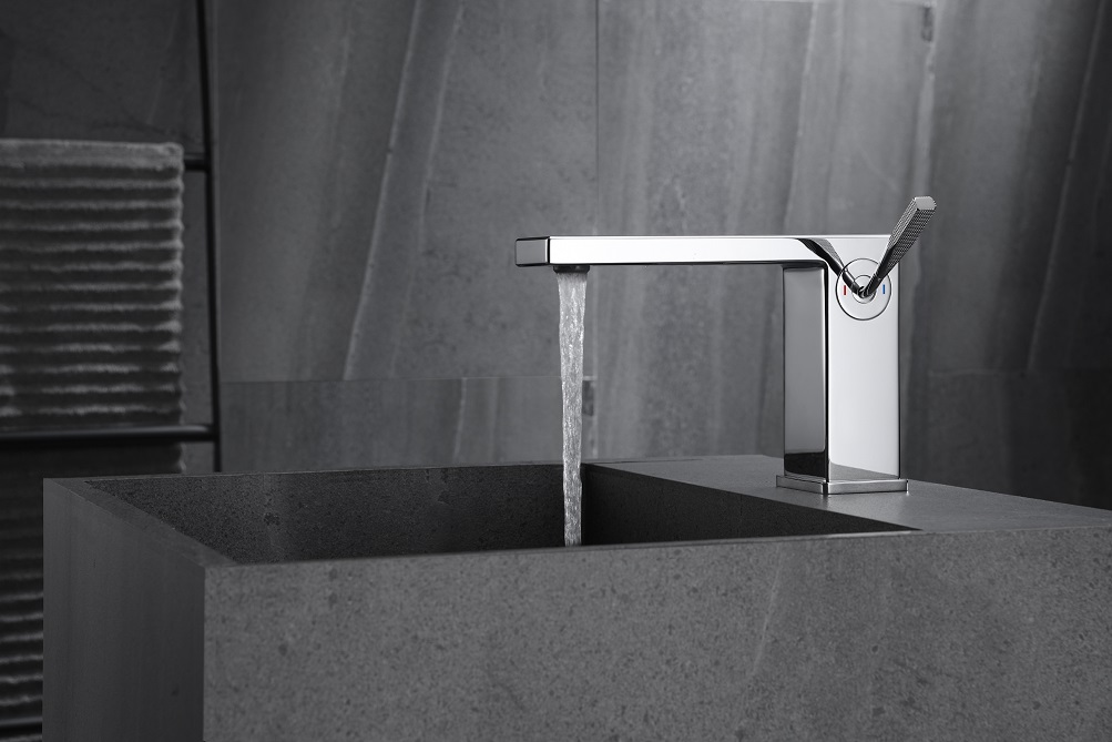 robinet de salle de bain en laiton