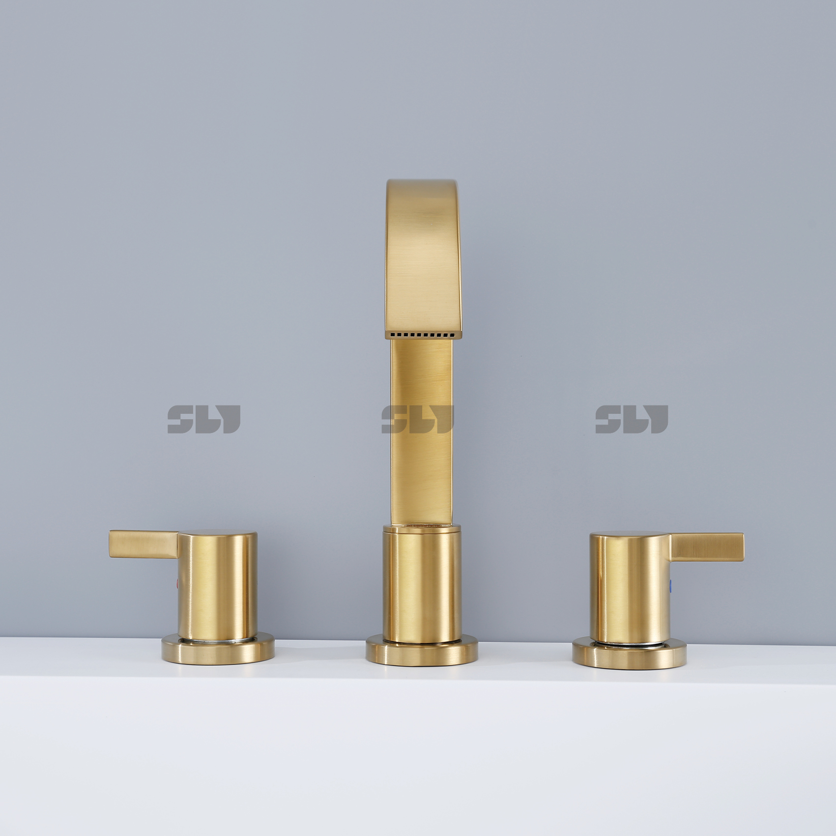 Sly China Fournisseur Luxury Brossed Gold Basin Basin Taps Robinet de salle de bain répandu