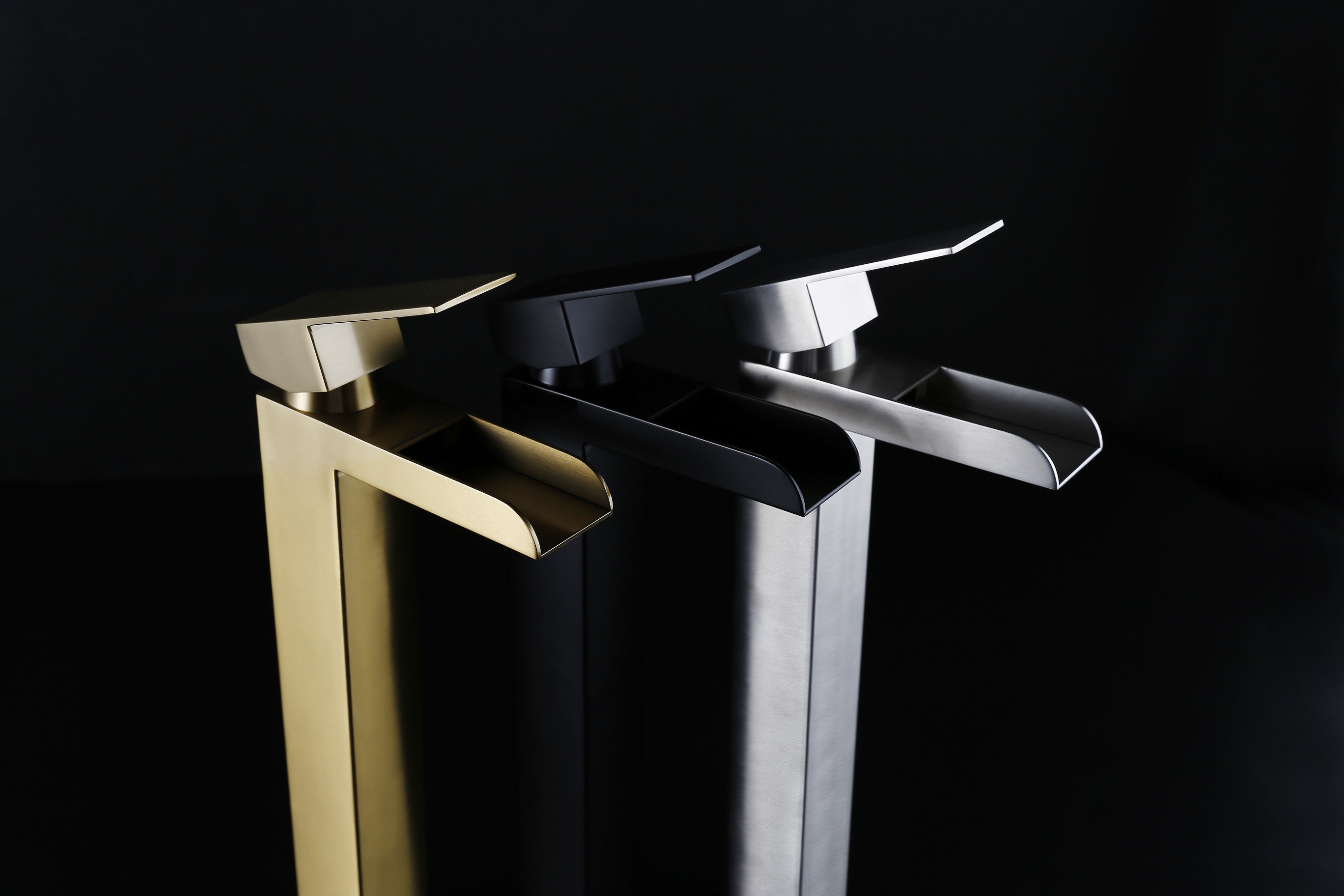 robinet de salle de bain mural